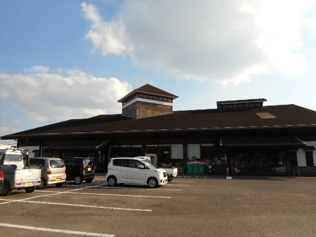 マックスバリュ綾店まで450m