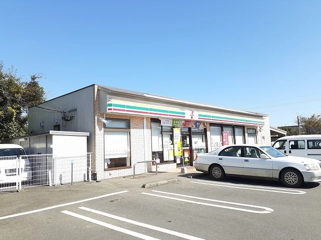 セブンイレブン綾入野店まで550m