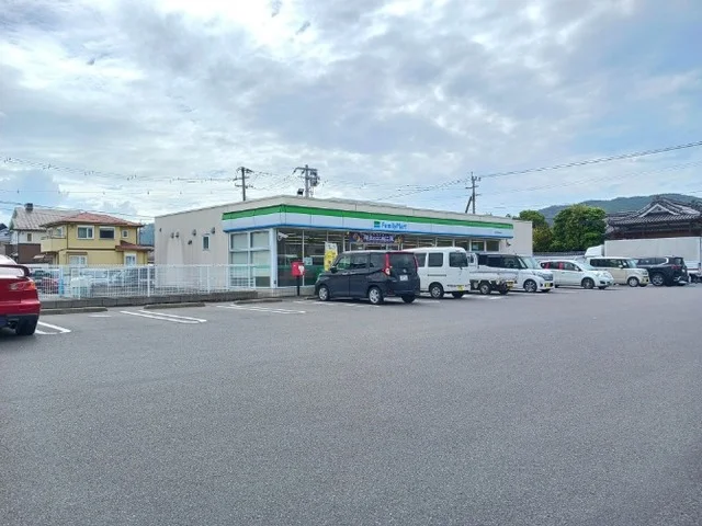 ファミリーマート隼人日当山店まで350m