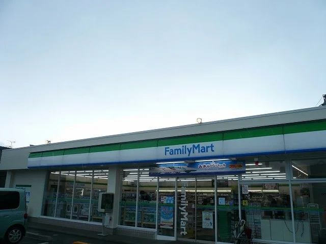 ファミリーマート日南星倉店まで400m