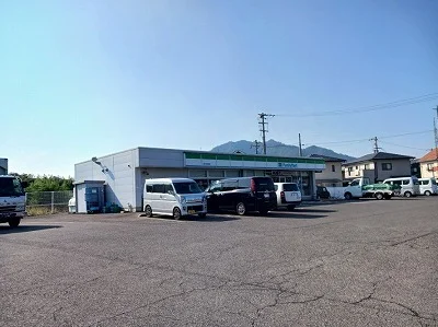 ファミリーマートさんまで550m