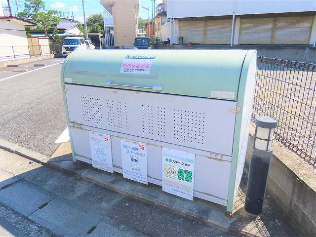 敷地内にゴミ庫が設置されておりゴミ捨てに便利です