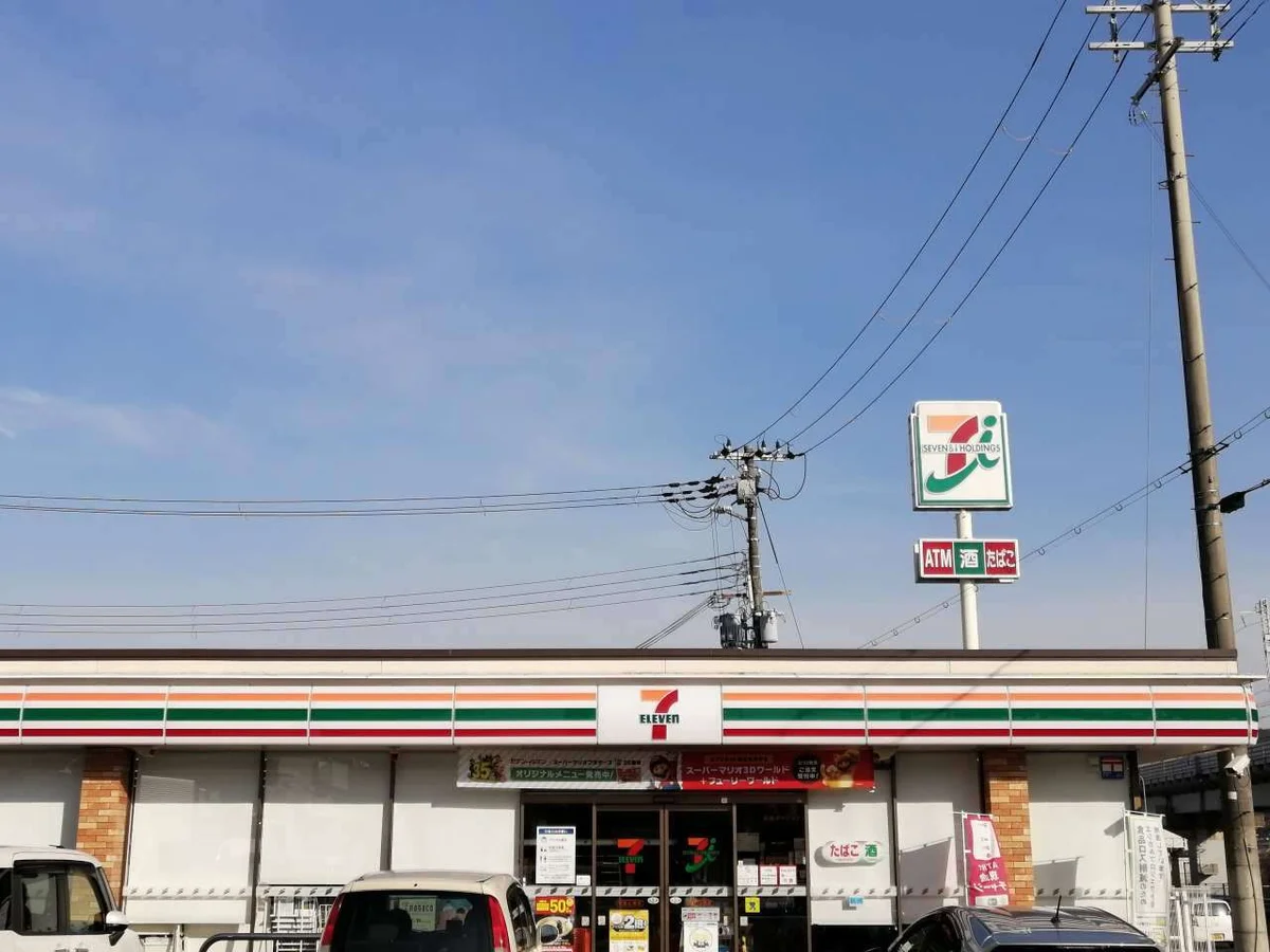 コンビニがありますので、便利です。