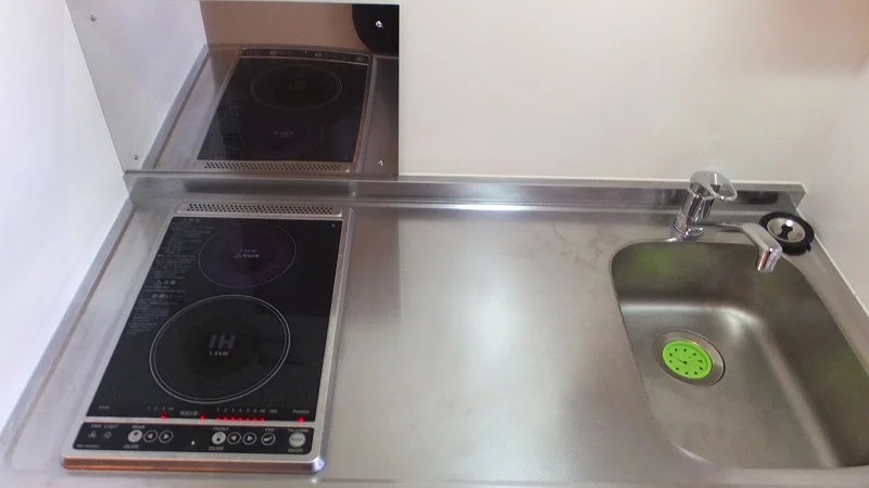 便利な2口の電熱コンロ