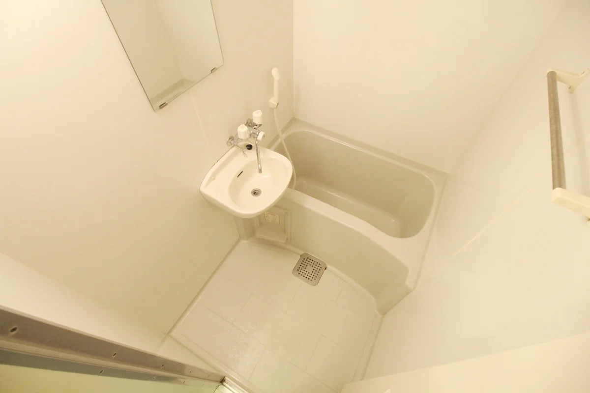 浴室乾燥機付きで、雨の日でも洗濯物が干せます♪