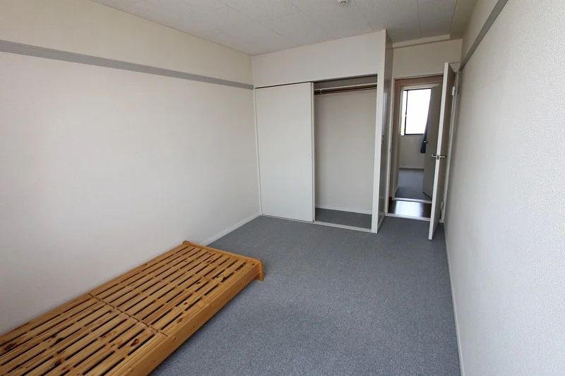 奥にクローゼットがあります