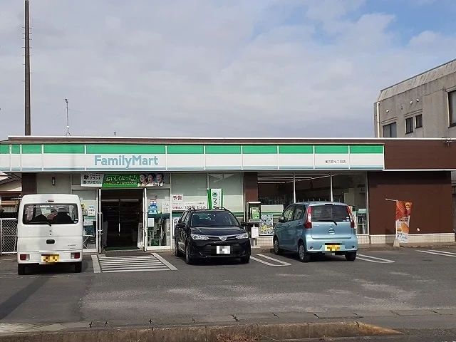 ファミリーマート雀の宮７丁目店まで130m