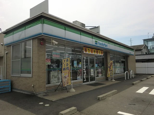 ファミリーマートうぬま朝日町店まで950m