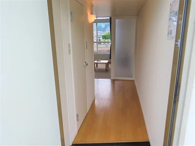 玄関からのアングルです