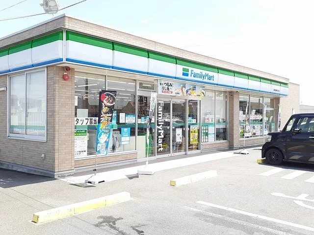 ファミリーマート　越津柳之内店まで1000m