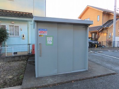 敷地内にゴミ庫が設置されておりゴミ捨てに便利です