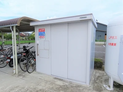 敷地内にゴミ庫が設置されておりゴミ捨てに便利です