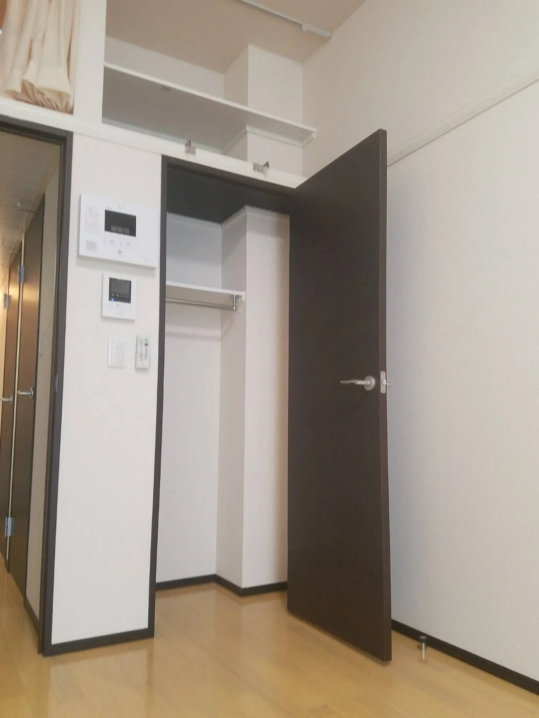 大きなクローゼットでお部屋を広くお使い頂けます。