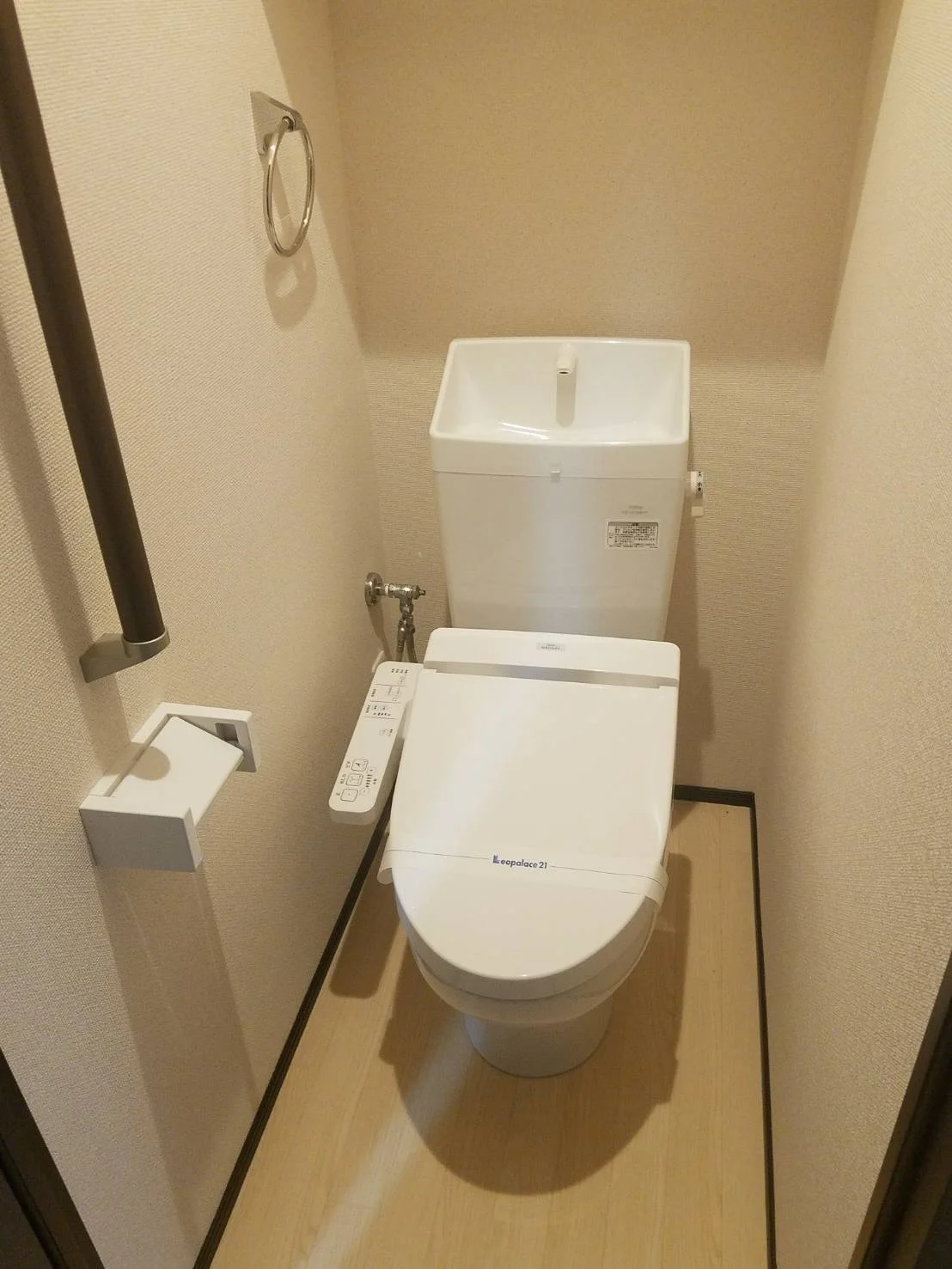 温水洗浄付便座でリラックスタイム。