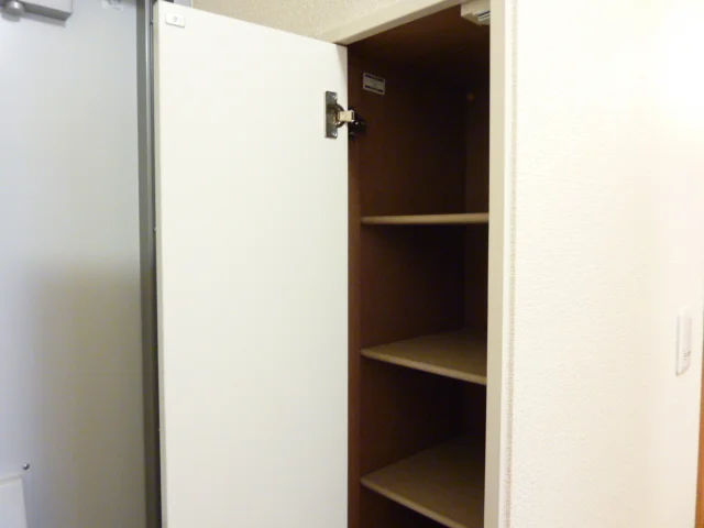 玄関横に下駄箱有り