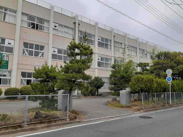 黒埼中学校まで700m