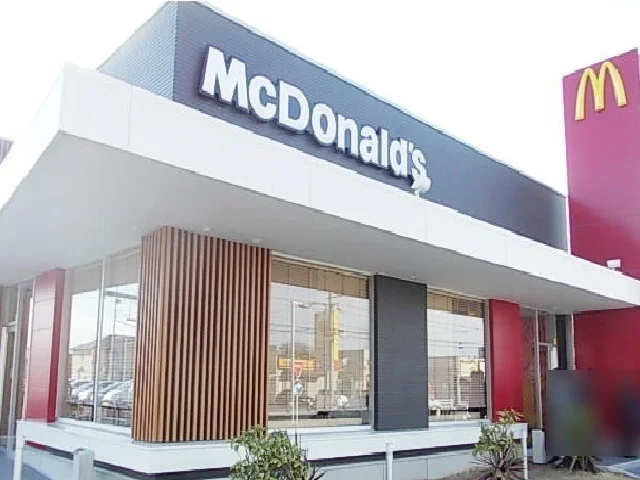 マクドナルドまで750m