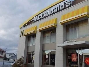 マクドナルドまで1000m