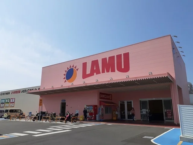 ラ・ムー松山北店様まで500m