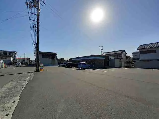 ファミリーマート 野市町西野店まで600m