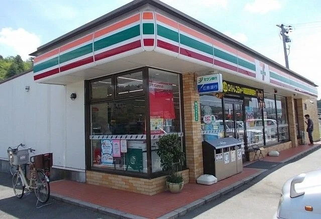 セブンイレブンまで700m