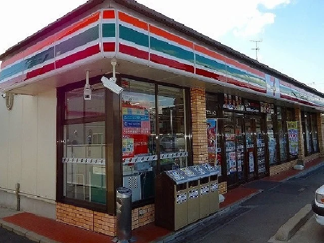 セブンイレブンまで1300m