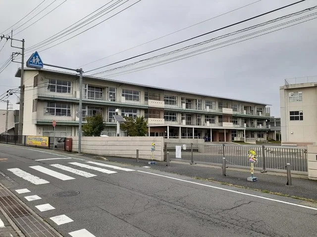 吉岡町立駒寄小学校まで270m