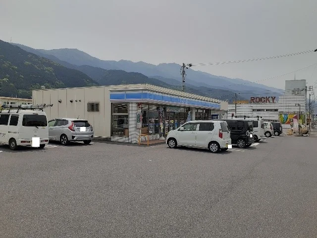 ローソン四国中央寒川町宮ノ前店まで600m