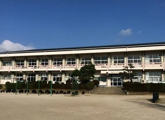 加茂小学校まで1000m