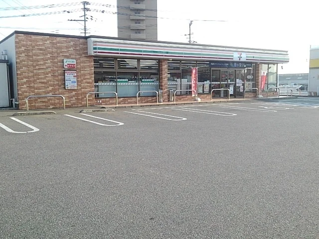 セブンイレブンまで1140m