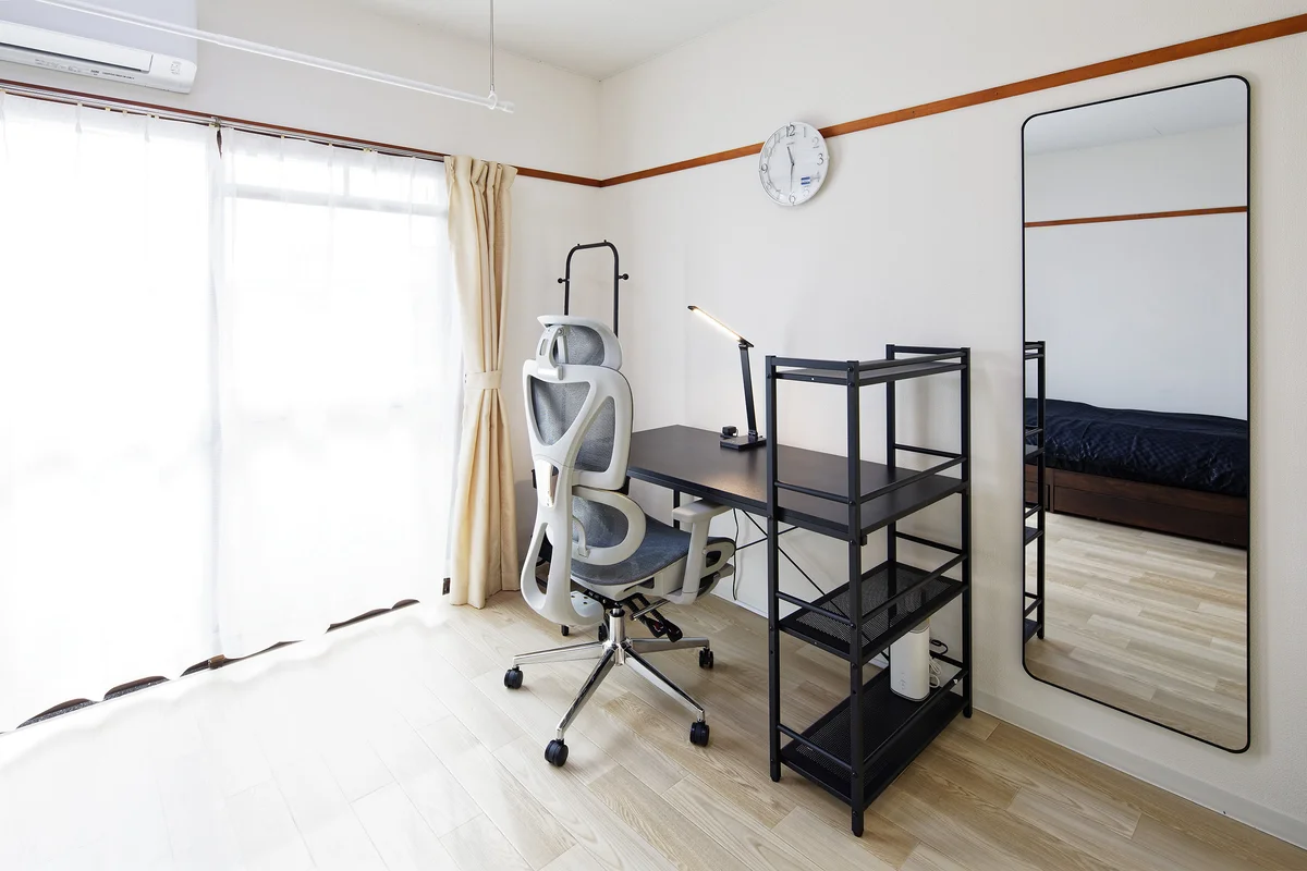 オフィスデスク・チェアー・鏡