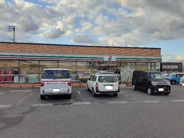 セブンイレブン卸新町１丁目店まで500m