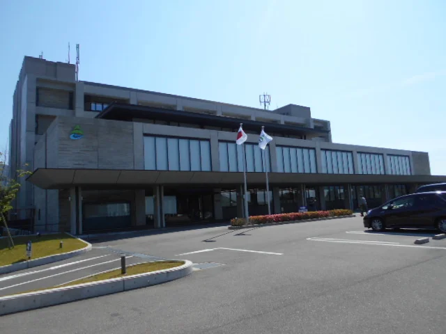 海南市役所様まで800m