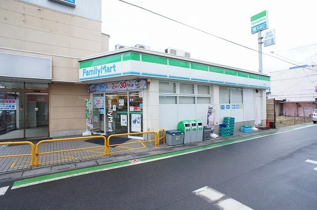 ファミリーマート 入曽駅前店まで300m