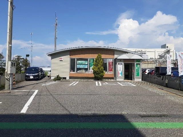 新崎駅前郵便局まで800m