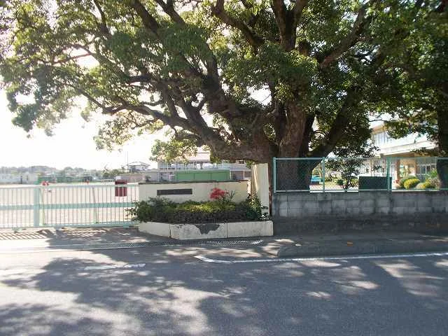 旗川小学校まで1500m