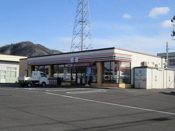 セブンイレブンまで550m