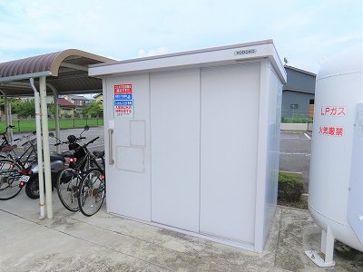 敷地内にゴミ庫が設置されておりゴミ捨てに便利です