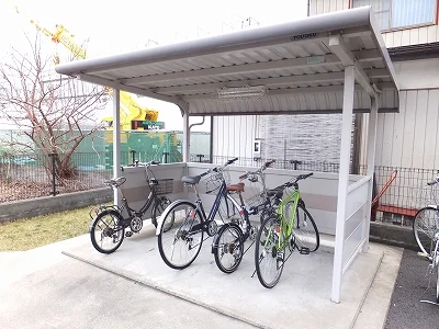 屋根付き駐輪場あり