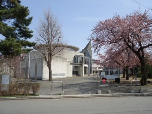 秋田公立美術大学まで2400m