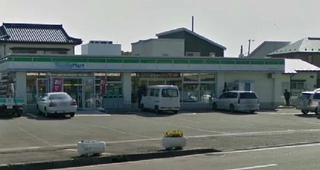 ファミリーマートまで400m