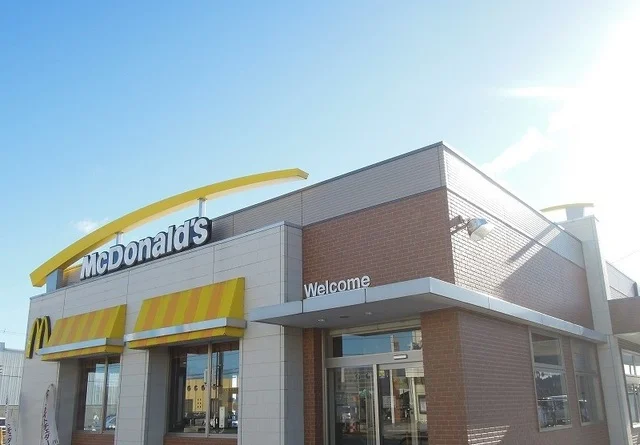 マクドナルド４５４八戸西店まで1700m