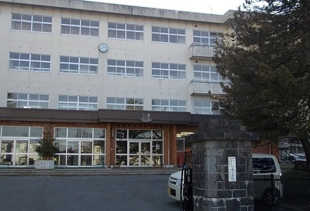 福島市立杉妻小学校まで1800m