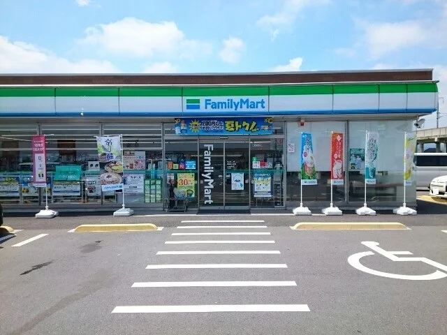 ファミリーマート浜川町店まで400m