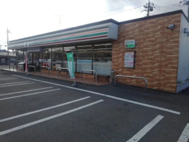 セブンイレブン貝沢町店まで800m