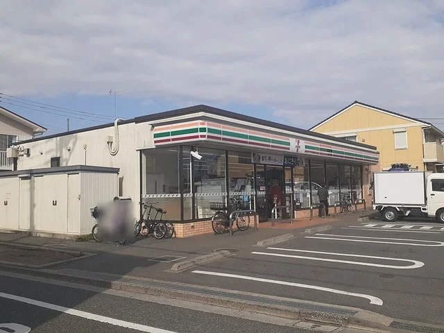 セブンイレブンまで597m