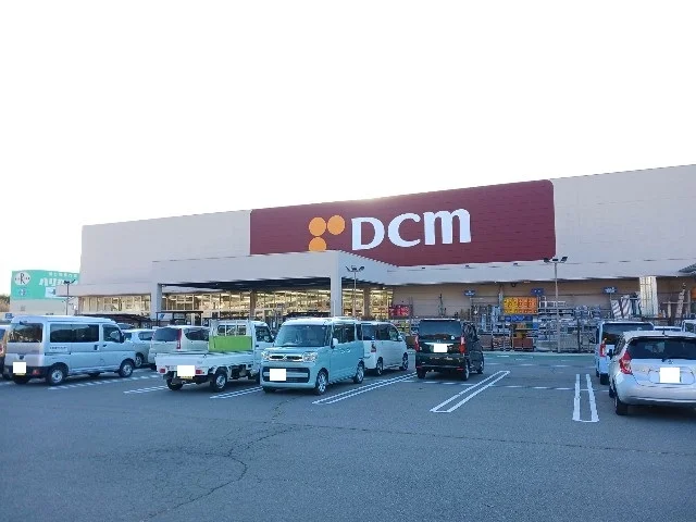 DCM千曲店まで1100m