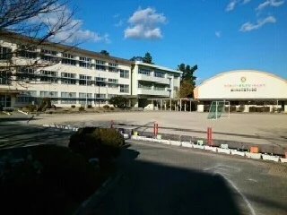 三蔵子小学校まで1030m