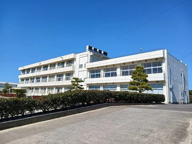生路小学校まで745m