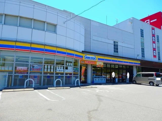 ミニストップ桑名インター店まで450m